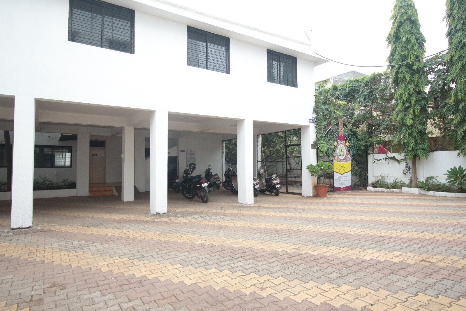 Student activity center with recreational and meeting facilities